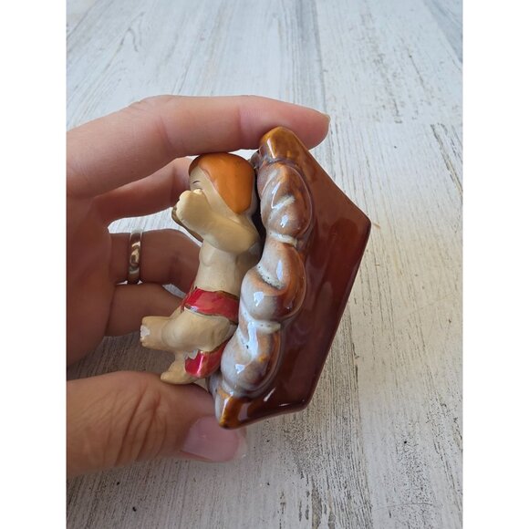 Vintage Avon baby Jesus nativity statue decor crib manger - Picture 2 of 9